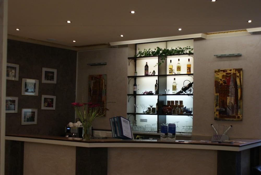 Hotel Petersburg Superior Дюселдорф Екстериор снимка