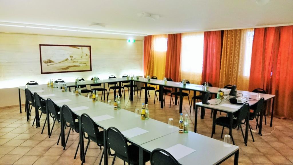 Hotel Petersburg Superior Дюселдорф Екстериор снимка
