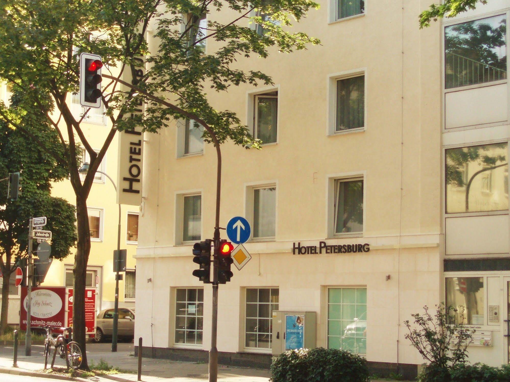 Hotel Petersburg Superior Дюселдорф Екстериор снимка