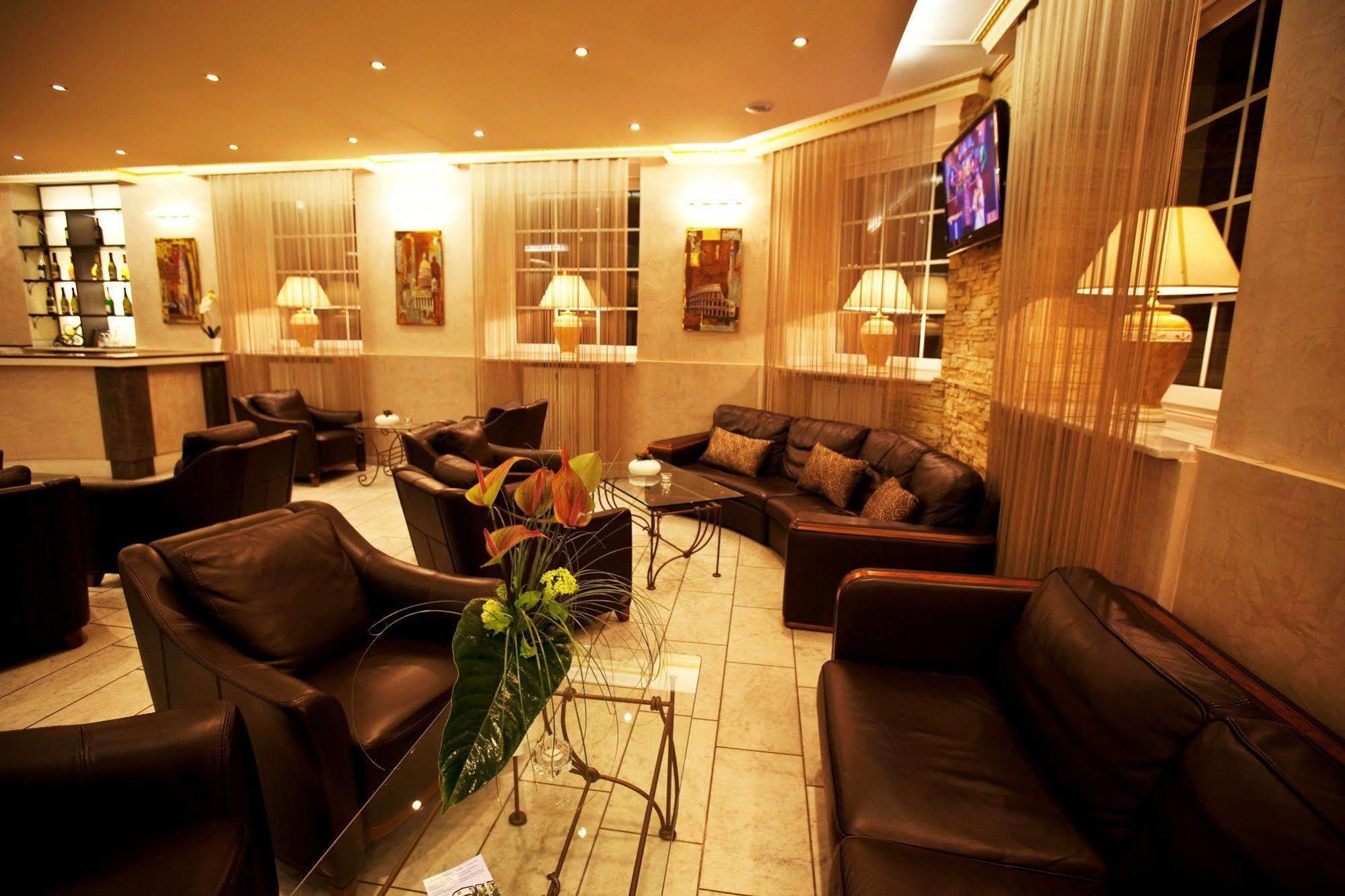 Hotel Petersburg Superior Дюселдорф Екстериор снимка