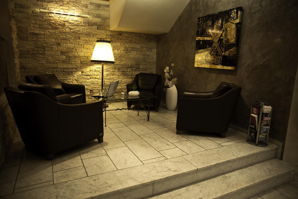 Hotel Petersburg Superior Дюселдорф Екстериор снимка